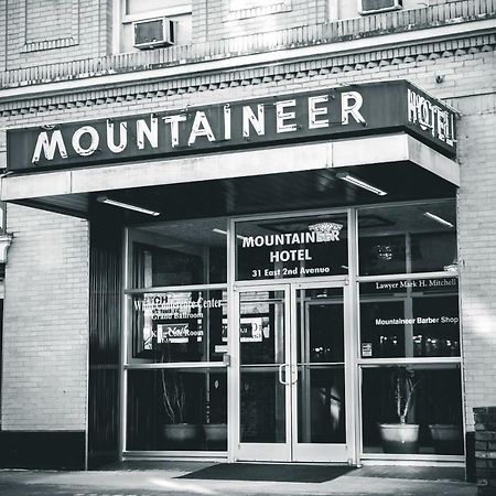 The Mountaineer Hotel Williamson Eksteriør bilde