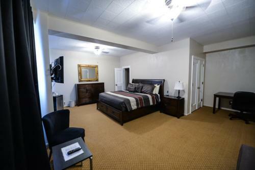 The Mountaineer Hotel Williamson Eksteriør bilde