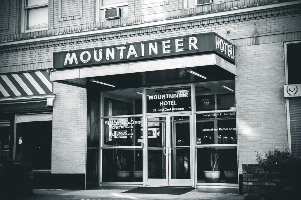 The Mountaineer Hotel Williamson Eksteriør bilde